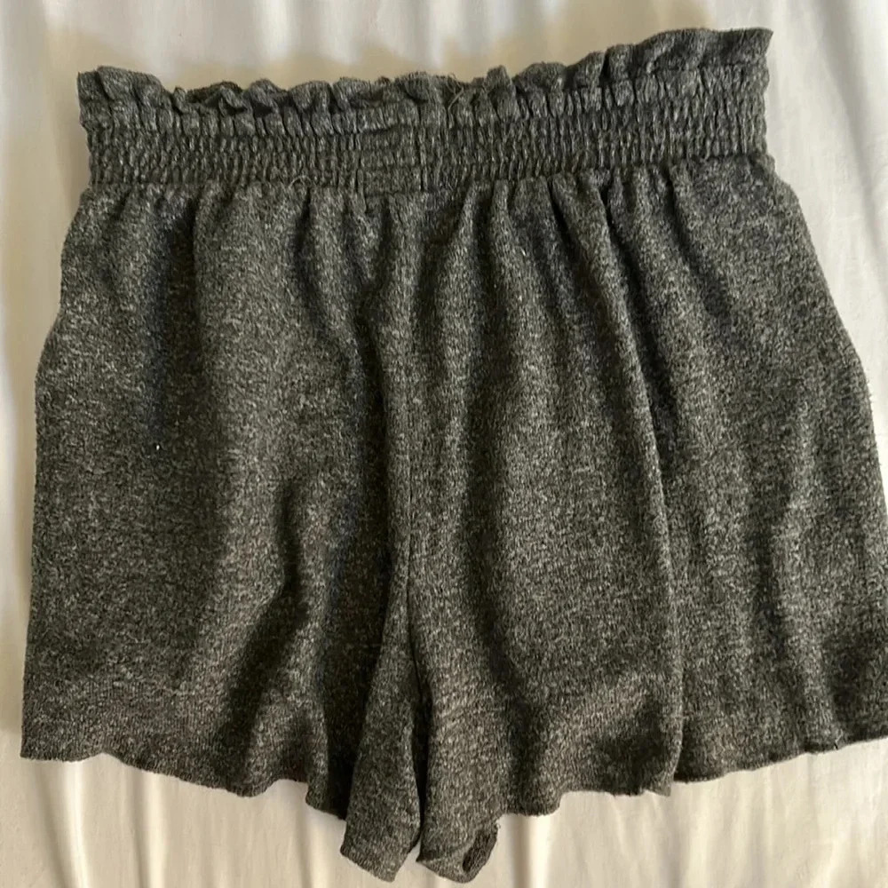 Colsie gray shorts size XS elastic waist - Picture 4 of 7